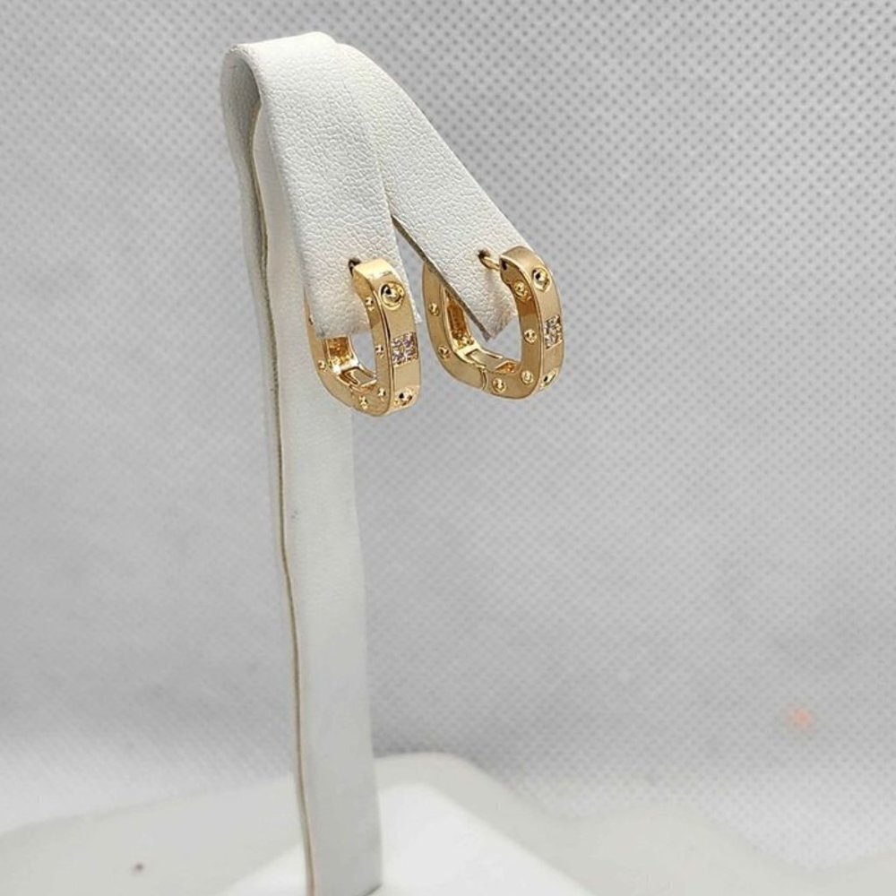 Brand New   Brazilian 18k Gold Filled Square Earrings